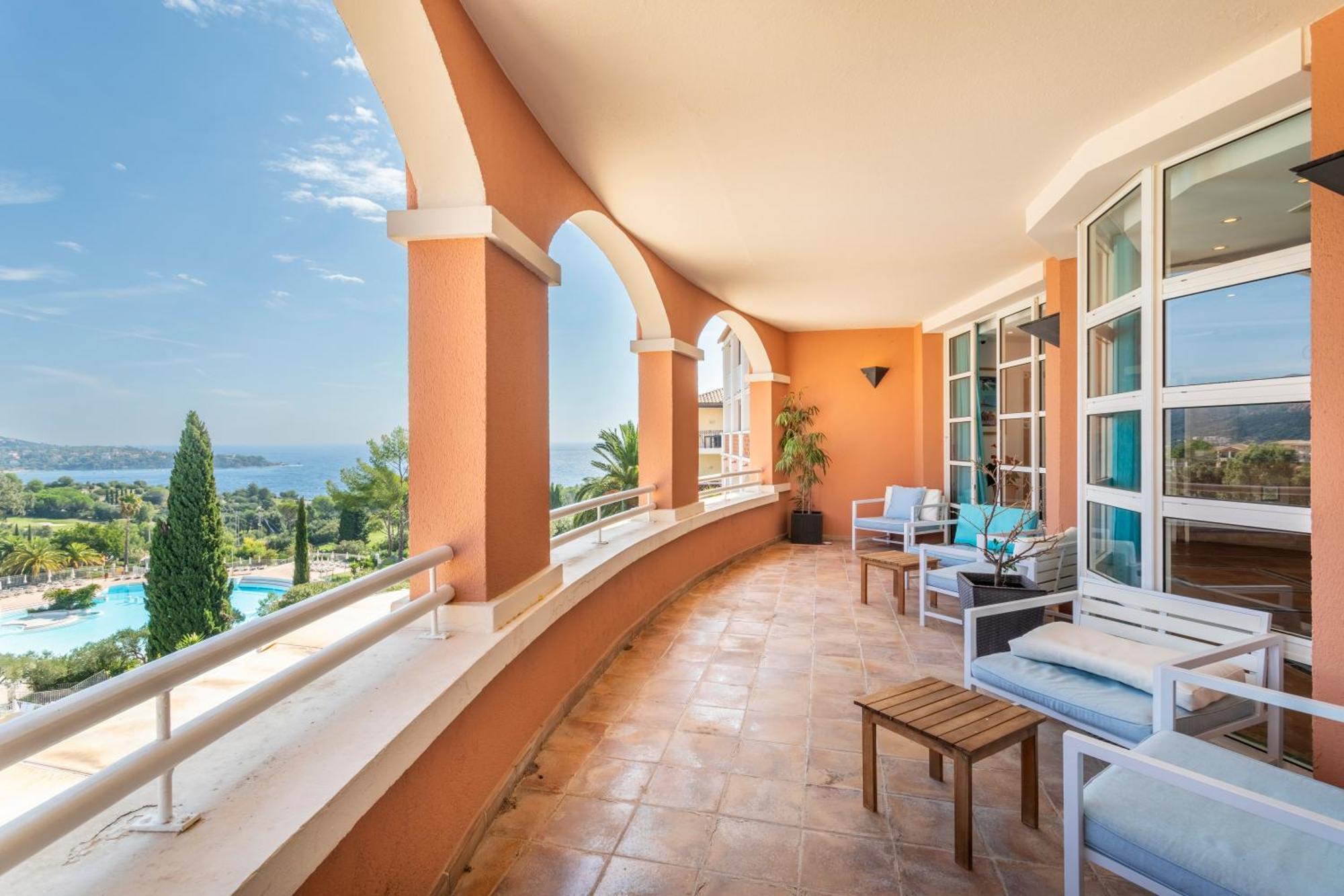 Hotel De L'Esterel Pierre & Vacances Saint-Raphaël Dış mekan fotoğraf