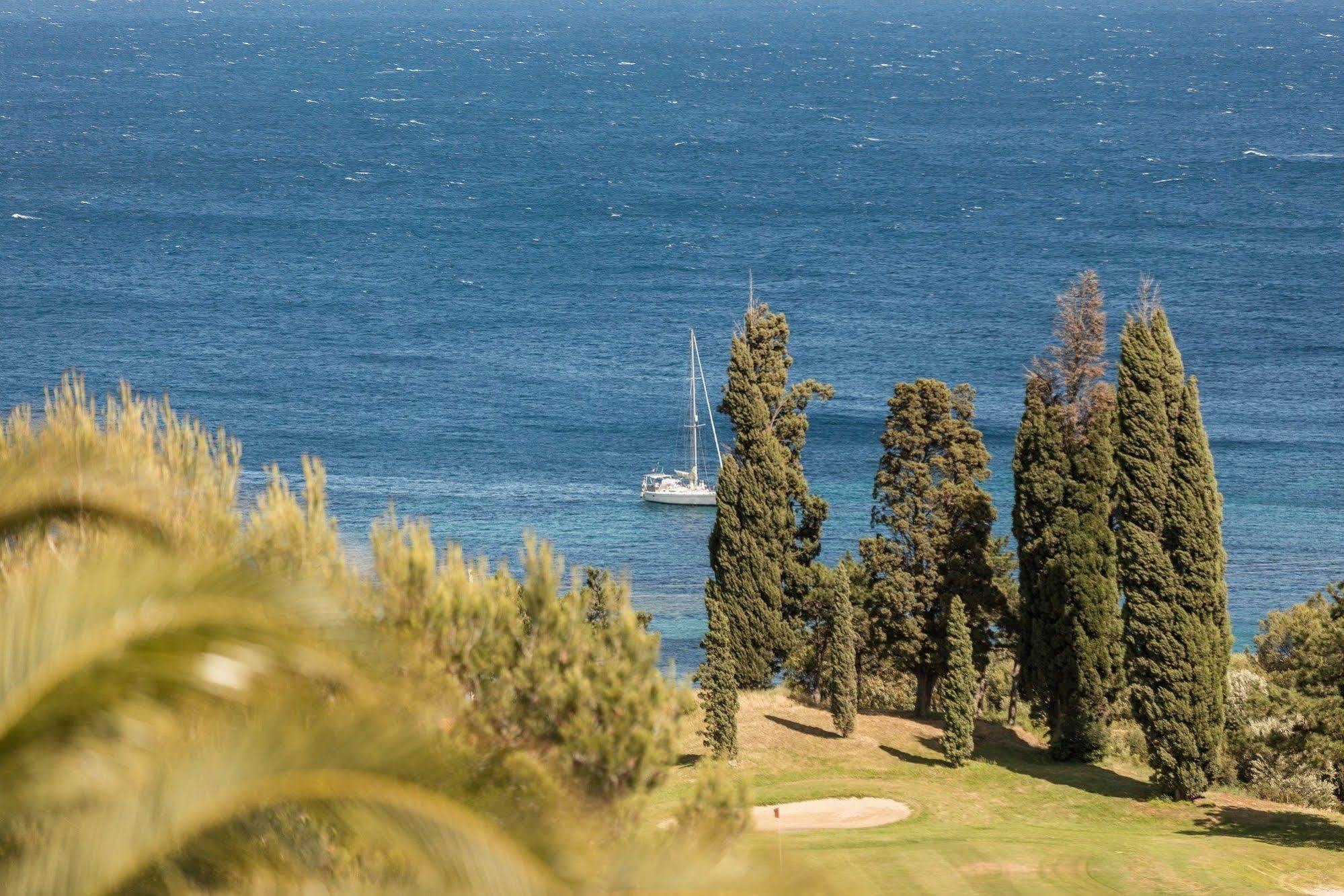 Hotel De L'Esterel Pierre & Vacances Saint-Raphaël Dış mekan fotoğraf